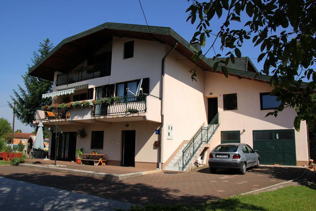 Apartments Strmac Slunj Εξωτερικό φωτογραφία